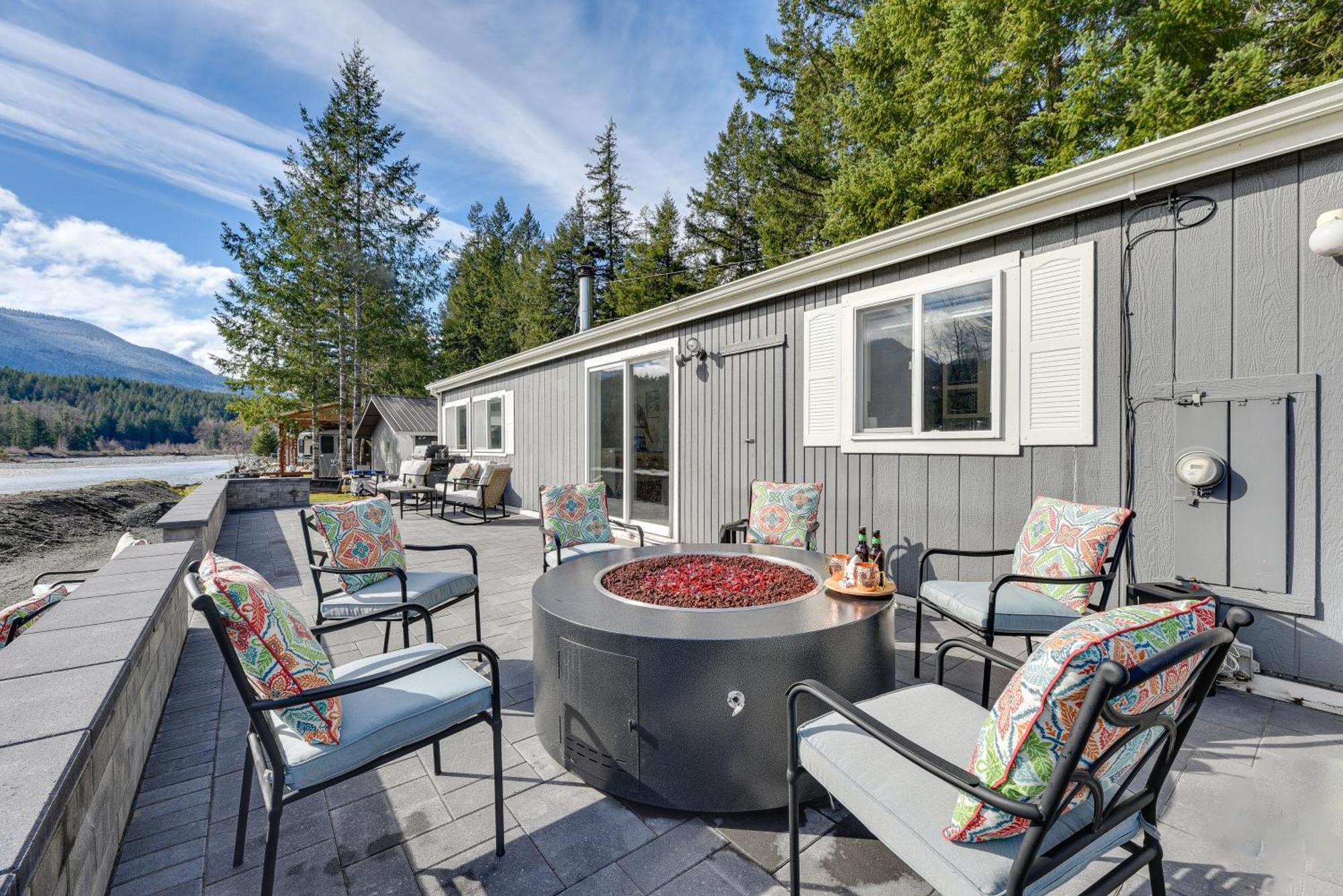 Riverfront Home With Deck, Near Mount Rainier! Packwood Exterior photo