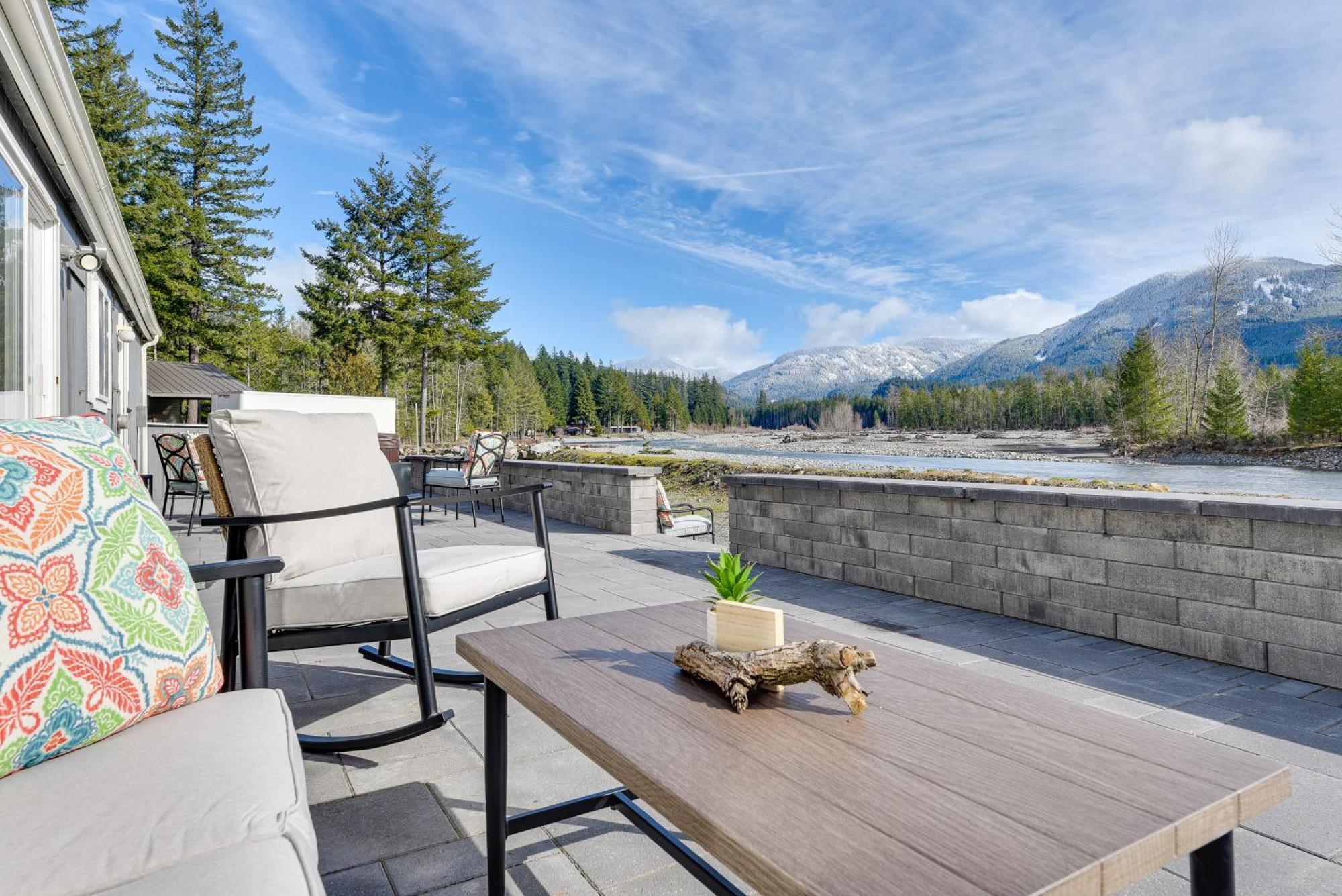 Riverfront Home With Deck, Near Mount Rainier! Packwood Exterior photo