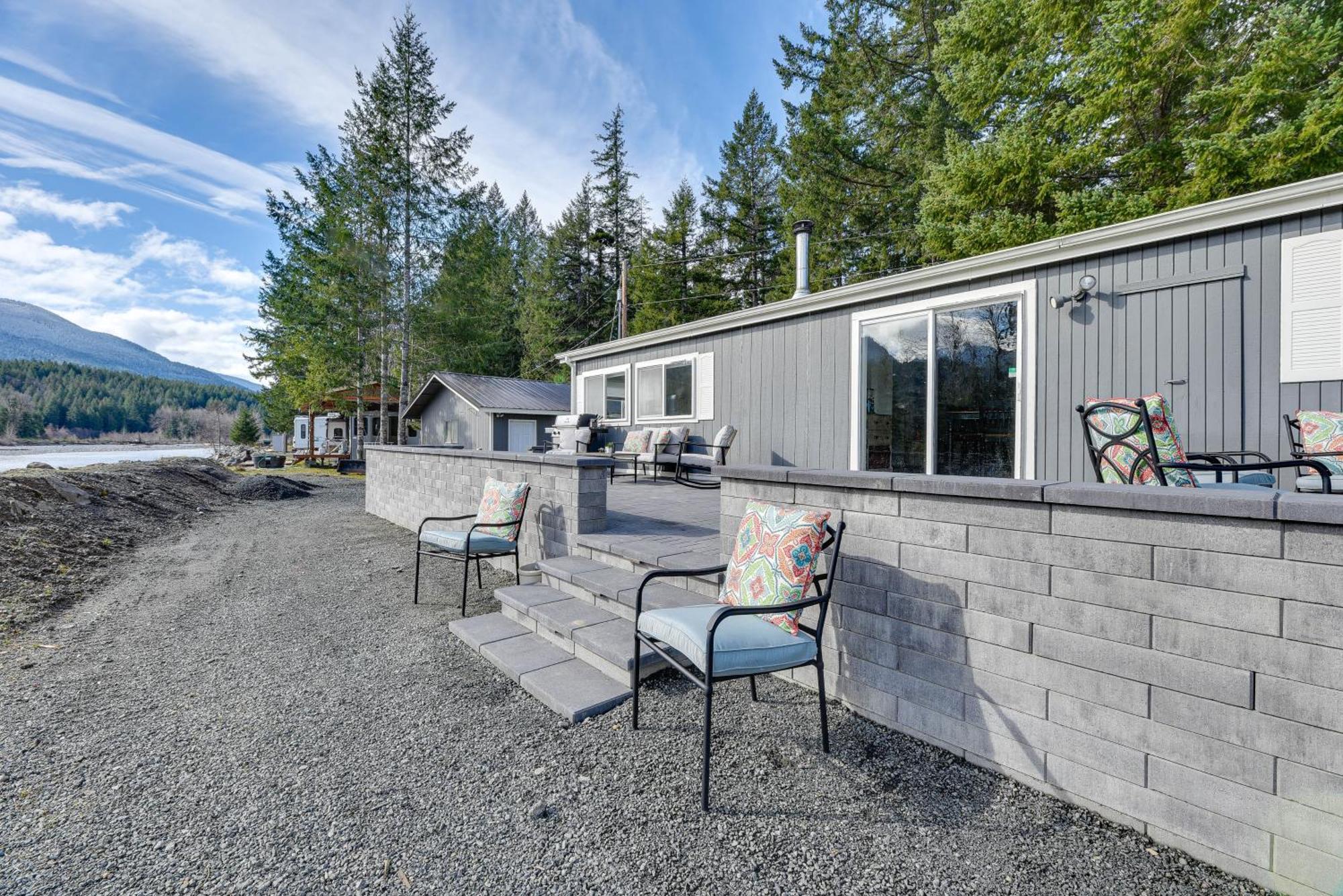 Riverfront Home With Deck, Near Mount Rainier! Packwood Exterior photo