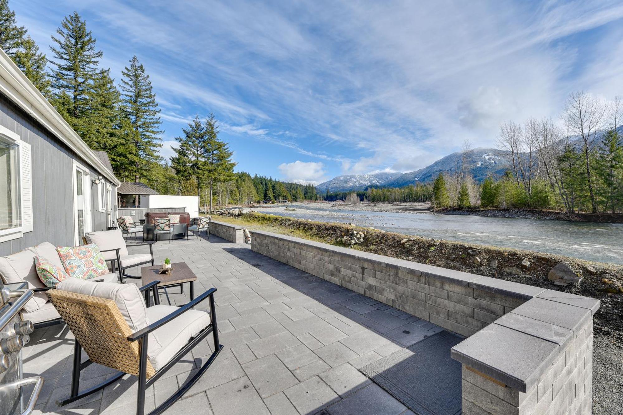 Riverfront Home With Deck, Near Mount Rainier! Packwood Exterior photo